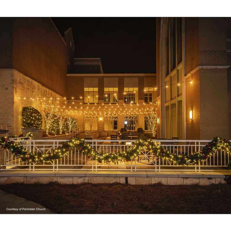 Warm White Pre-lit Deluxe Christmas Garland - Image 3